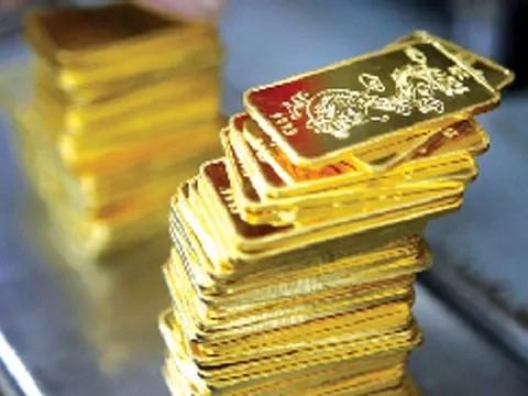 Fed giữ nguyên lãi suất, giá vàng "rơi" nhanh