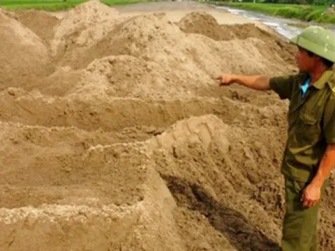 Gã đàn ông "hám của lạ" vùi xác bạn tình trong đống cát