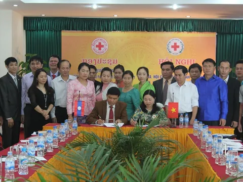 Gắn chặt tình hữu nghị Hội Chữ thập đỏ Thanh Hóa và Hủa Phăn