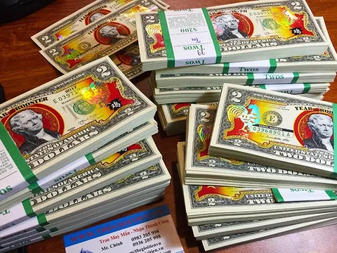 Gần nửa triệu đồng tờ 2 USD tiền con gà mừng tuổi Tết