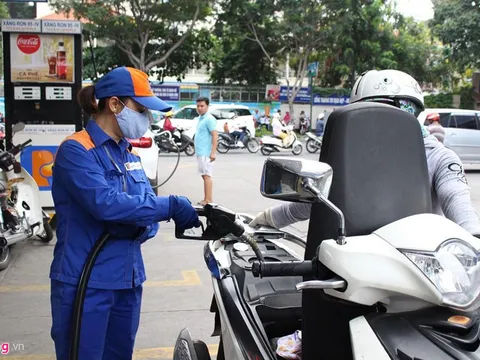 Giá xăng đang ‘cõng’ bao nhiêu thuế phí?