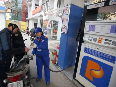 Giá xăng tiếp tục giảm từ 15h chiều ngày 16/9