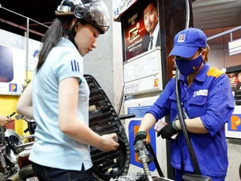 Giá xăng giảm nhẹ từ 15h chiều 1/8