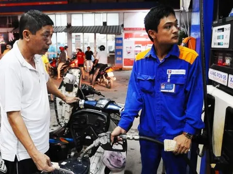 Giá xăng tăng lần thứ 2 liên tiếp