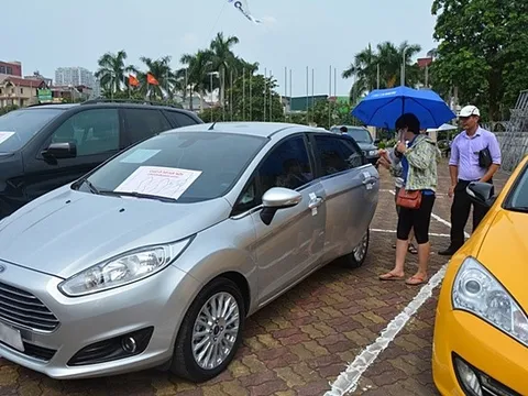 Giá xe mới giảm nhanh, xe cũ bị "ghẻ lạnh" tại đô thị, "dè bỉu" ở thôn quê