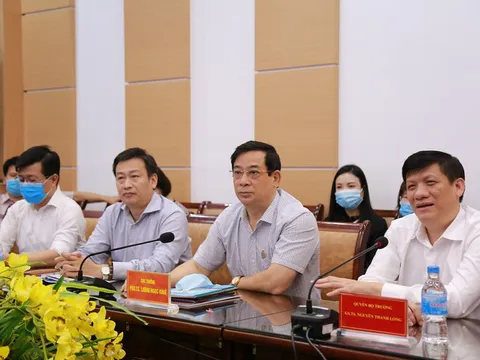 Bộ Y tế tiếp tục cử giáo sư đầu ngành vào miền Trung chống dịch