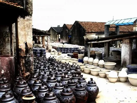 Hà Nội: Phát triển làng nghề bền vững gắn với bảo tồn các giá trị truyền thống