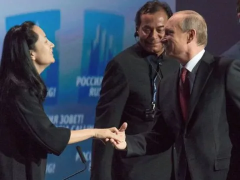 Tài liệu tại tòa hé lộ cuộc sống cá nhân của 'công chúa Huawei'