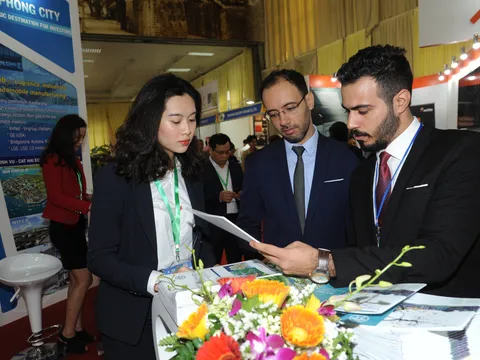 Tăng cường kết nối kinh tế khu vực và quốc tế