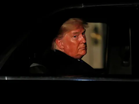 Hạ viện Mỹ công bố 300 trang chứng cứ luận tội Tổng thống Trump