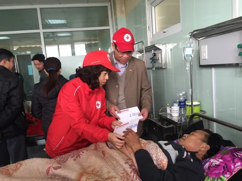 Hội Chữ thập đỏ Việt Nam chia sẻ với gia đình nạn nhân vụ TNGT tại Hải Dương