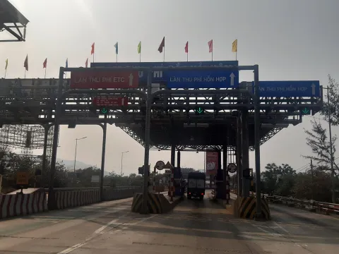 Giá vé qua trạm thu phí Bắc Hải Vân tăng cao: Cả người dân lẫn doanh nghiệp kêu khó