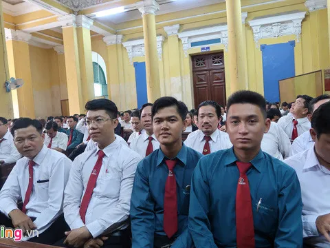 Hàng nghìn tài xế đến dự phiên tòa Vinasun kiện Grab