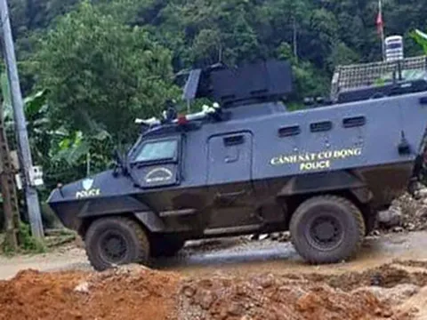 Hàng trăm cảnh sát dùng xe bọc thép vây bắt tội phạm ma túy