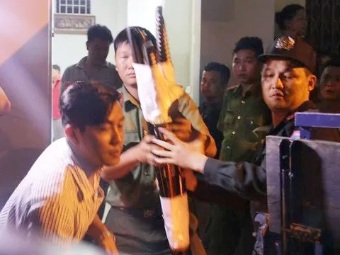 Hàng trăm vũ khí nguy hiểm trong cửa hàng "Đồ lính - đồ phượt"