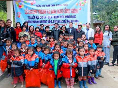 Chia sẻ yêu thương, nâng bước em tới trường