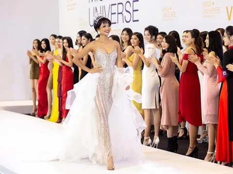 H'Hen Niê lên tiếng chuyện về quê ở vì đang mang bầu