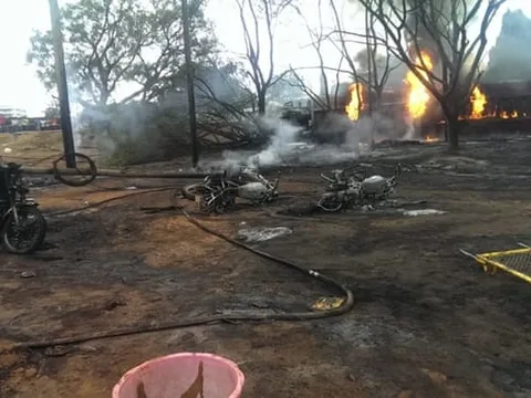 60 người chết khi 'hôi' dầu từ xe bồn bị lật ở Tanzania