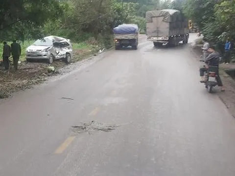 Xe tải tông ô tô 7 chỗ làm 6 người thương vong