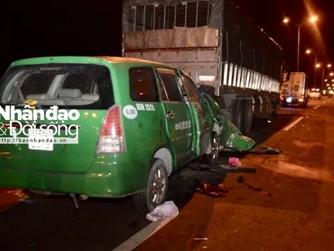 Cần Thơ: 3 người tử vong khi taxi tông mạnh xe tải