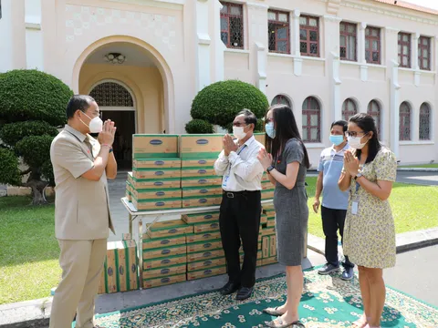 Vinamilk & Công ty con tại Campuchia hỗ trợ sữa cho người dân nước bạn chống Covid-19