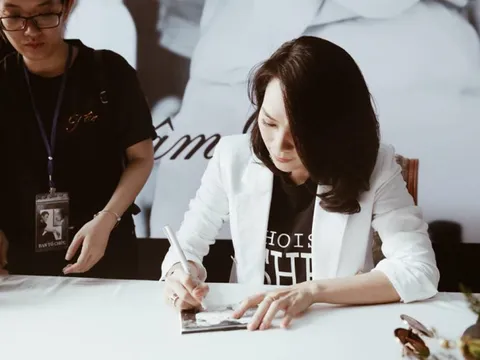 Tiêu thụ hơn 5.000 CD ‘Tâm 9’ trong ngày đầu ra mắt