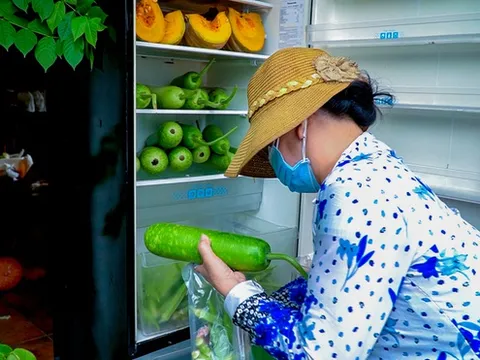 Những bữa ăn ấm lòng từ... tủ lạnh cộng đồng