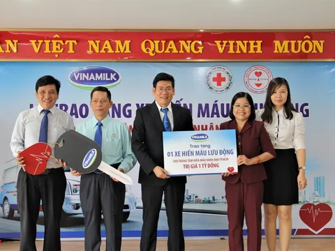 Tặng xe hiến máu cho trung tâm hiến máu nhân đạo TP. Hồ Chí Minh