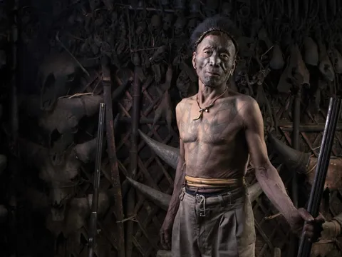 Hình xăm phai mờ, tục săn đầu người của bộ tộc Ấn Độ dần mai một