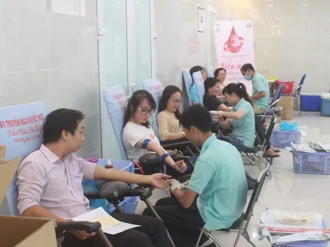 Ảnh: Người dân TP HCM hưởng ứng chiến dịch hiến máu tình nguyện dịp cuối năm