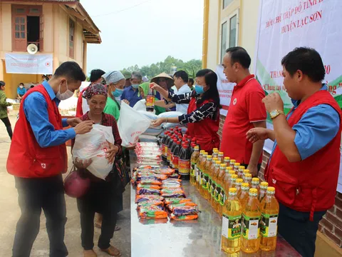 Hòa Bình hưởng ứng Tháng nhân đạo, chung tay đẩy lùi dịch Covid-19