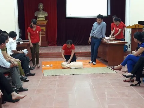 Hội Chữ thập đỏ tỉnh Nghệ An: Tập huấn về kỹ năng phòng tránh và sơ cứu đuối nước