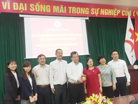 Lãnh đạo Trung ương Hội Chữ thập đỏ Việt Nam làm việc với đoàn công tác công ty cổ phần Green Life