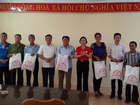 Hội Chữ thập đỏ tỉnh Bắc Giang: Tặng dụng cụ sơ cấp cứu, vật tư y tế cho trạm, điểm sơ cấp cứu
