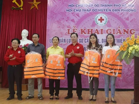 Hội CTĐ TP.Hà Nội: Tập huấn kỹ năng phòng chống đuối nước và dạy bơi cho trẻ em khó khăn
