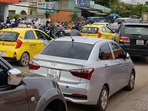 Hơn 1.000 taxi ồ ạt theo nhau ra Phú Quốc