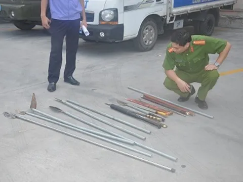Bắt giữ gần 20 côn đồ cùng với nhiều dao, kiếm, mã tấu tại Hải Dương