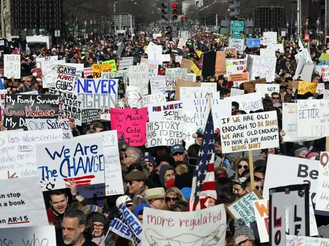 Hơn một triệu người Mỹ diễu hành yêu cầu kiểm soát súng