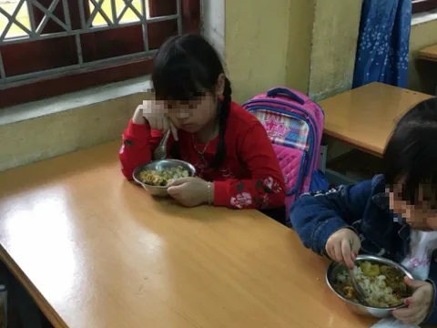 Suất ăn bán trú của học sinh bị ‘ăn bớt’?