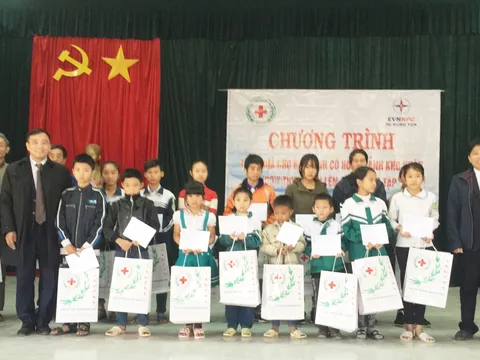 Hưng Yên: Hỗ trợ 44 học sinh có hoàn cảnh khó khăn huyện Phù Cừ