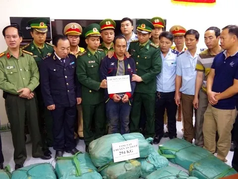 Cảnh sát, bộ đội truy bắt nhóm vận chuyển gần 300kg ma túy đá