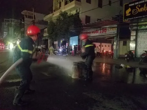 2 chiến sĩ cứu hỏa bị thương khi dập đám cháy nhà hàng ở Nha Trang