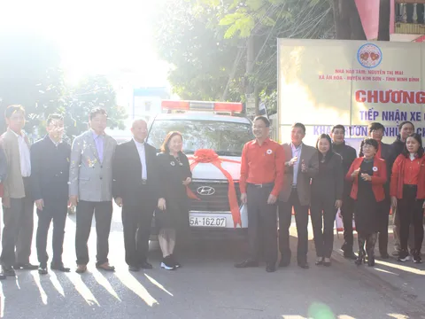 Hội Chữ thập đỏ tỉnh Ninh Bình tiếp nhận chiếc xe tình nghĩa