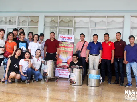 Hàng trăm suất cháo được chia sẻ với bệnh nhân nghèo