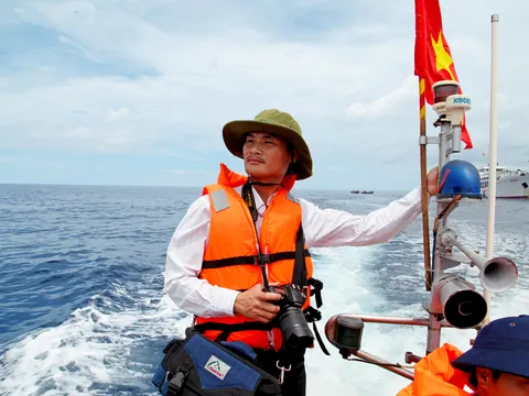 Tình yêu biển cả quê hương qua góc máy của nhà báo Nguyễn Tiến Luyến