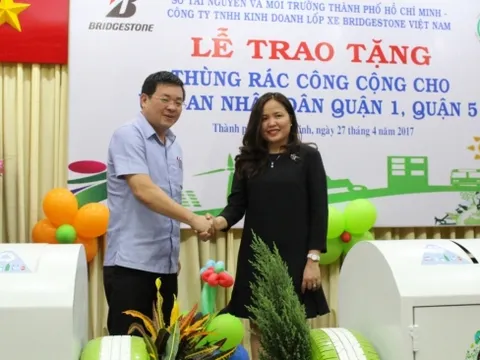 Trao tặng 100 thùng rác thông minh cho TP.Hồ Chí Minh