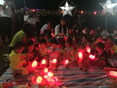 Đêm hội trăng rằm cùng học sinh vùng lũ
