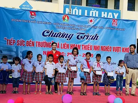 ‘Cùng em đến trường’ tặng hàng nghìn suất học bổng cho học sinh nghèo