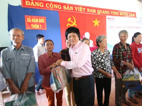 Sẻ chia tấm lòng của cán bộ Báo Nhân đạo & Đời sống và mạnh thường quân