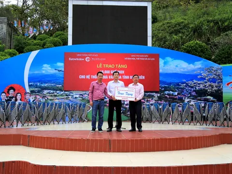 Trao tặng 14.000 ghế inox cho hệ thống Nhà văn hóa vùng khó khăn